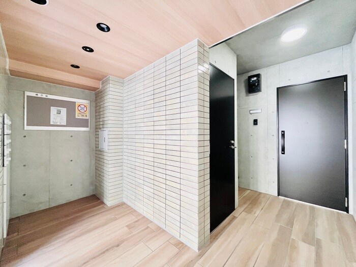 物件外観写真4　(エントランス部分)