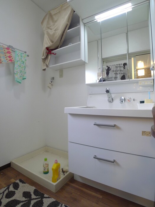 物件内観写真11　(洗濯機置場)