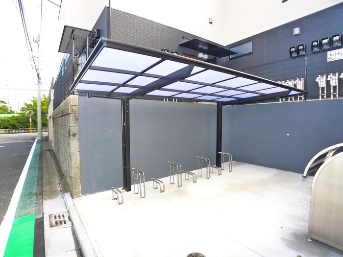 物件外観写真3　(駐輪場)