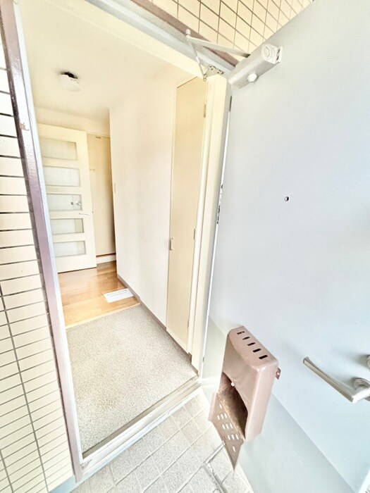 物件内観写真12　(玄関)
