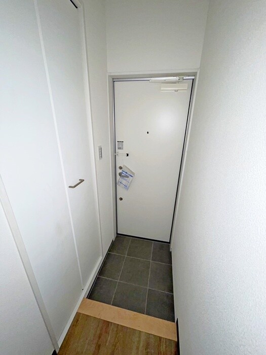 物件内観写真16　(玄関)