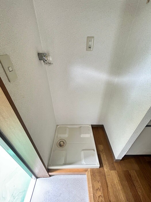 物件内観写真13　(洗濯機置場)