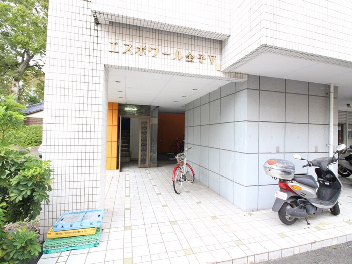 物件外観写真5　(エントランス部分)