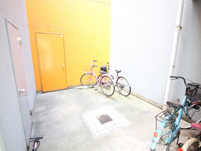 物件外観写真6　(駐輪場)