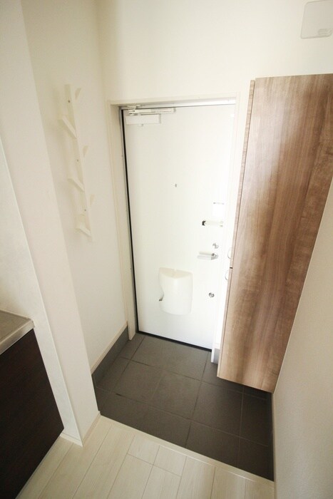 物件内観写真16　(玄関)