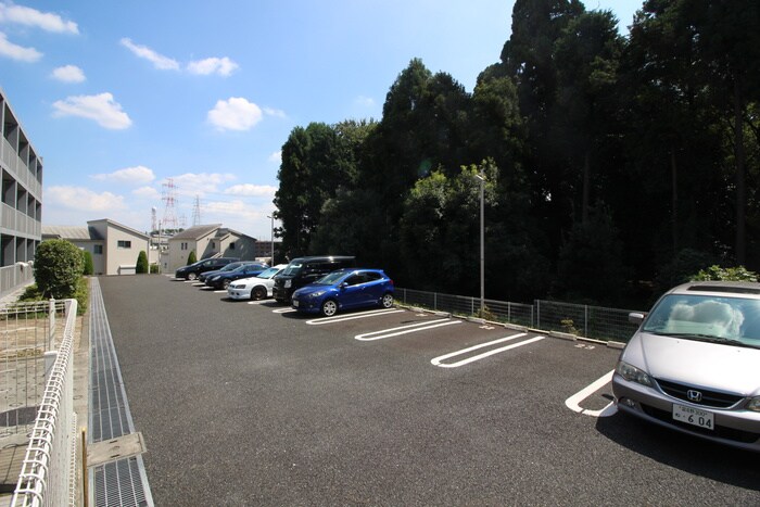 物件外観写真4　(駐車場)