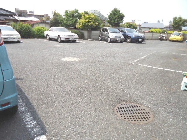 物件外観写真3　(駐車場)