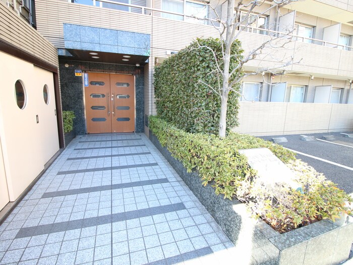 物件外観写真3　(エントランス部分)