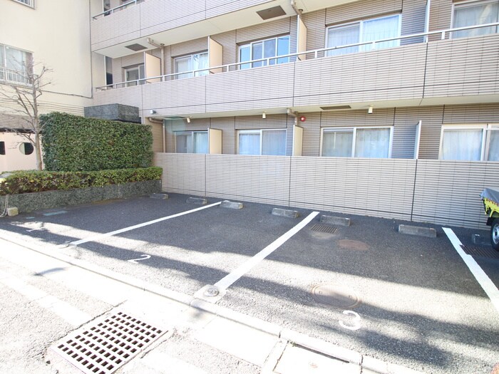 物件外観写真6　(駐車場)