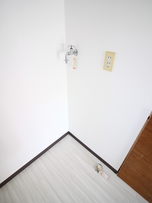 物件内観写真16　(洗濯機置場)