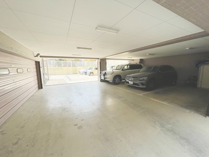 物件外観写真4　(駐車場)