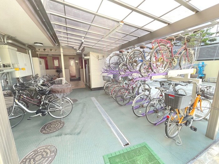 物件外観写真6　(駐輪場)