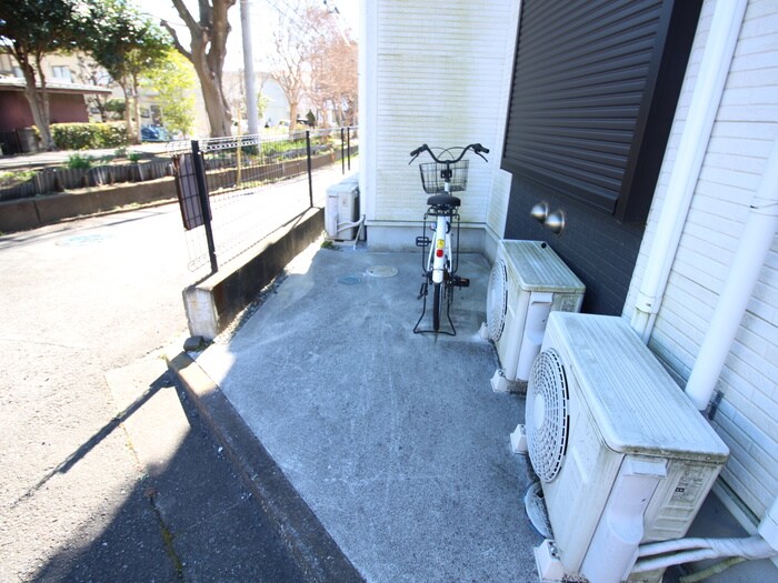 物件外観写真6　(駐輪場)