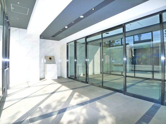 物件外観写真4　(エントランス部分)