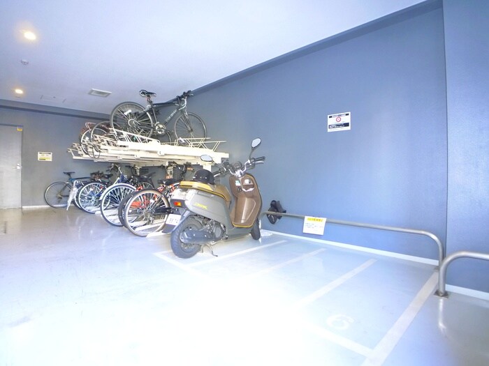 物件外観写真5　(駐輪場)