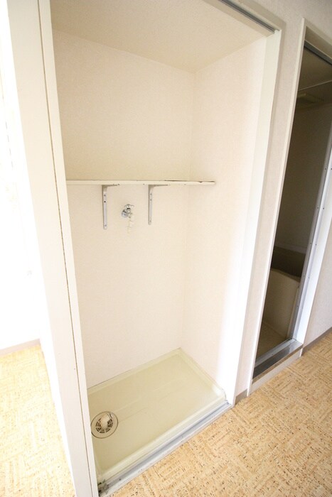 物件内観写真14　(洗濯機置場)
