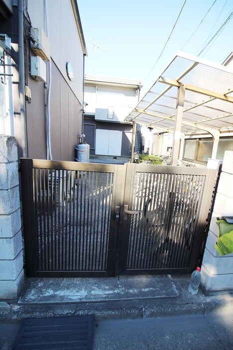 物件外観写真4　(エントランス部分)