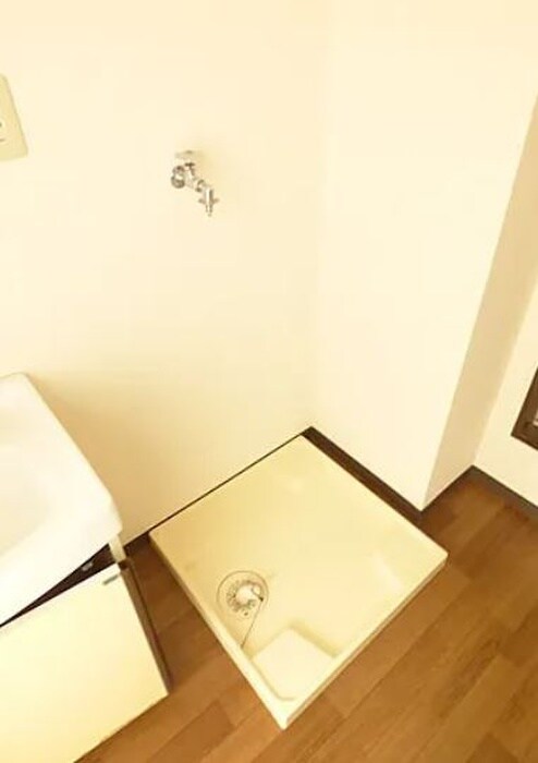 物件内観写真15　(洗濯機置場)