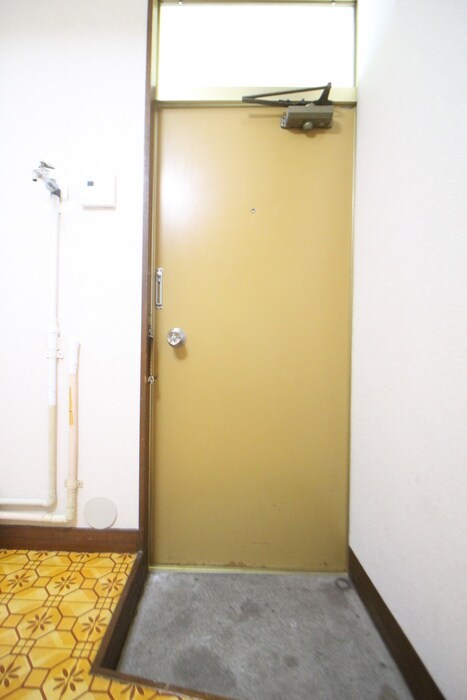 物件内観写真7　(玄関)