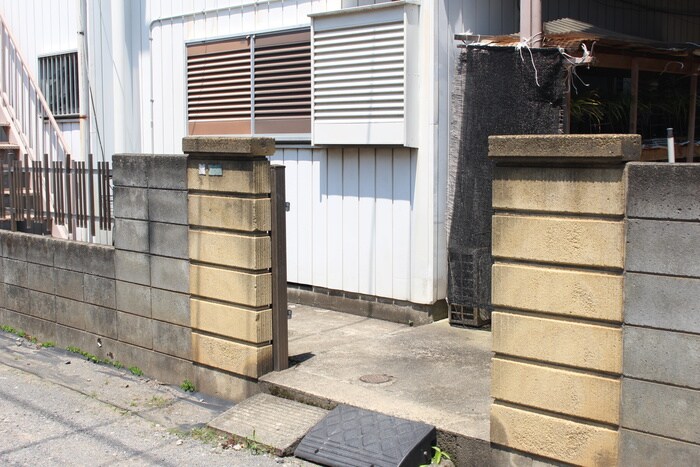 物件外観写真3　(エントランス部分)