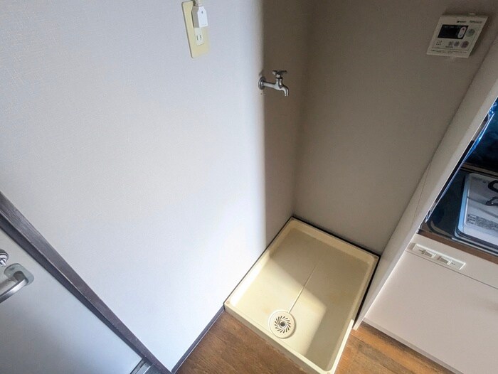 物件内観写真15　(洗濯機置場)