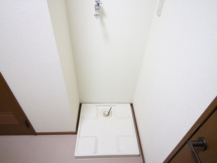 物件内観写真13　(洗濯機置場)