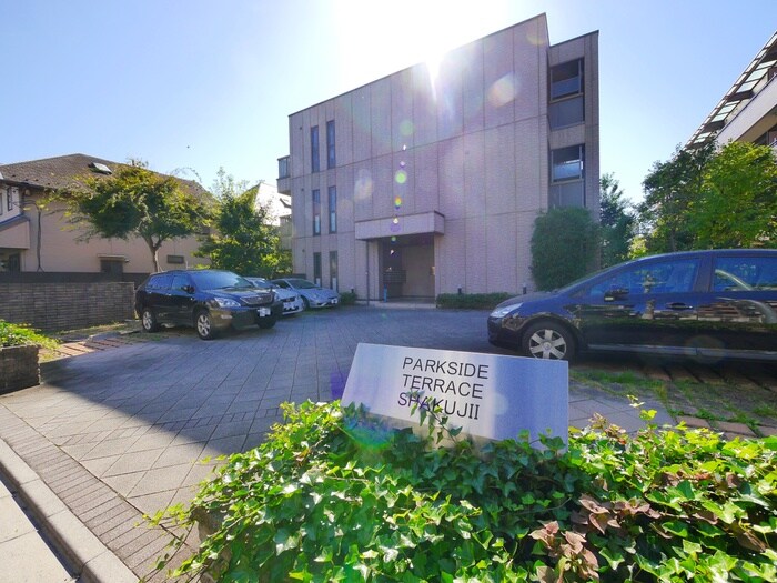 物件外観写真3　(駐車場)