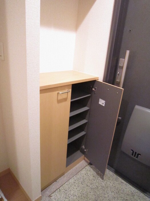 物件内観写真8　(靴箱)