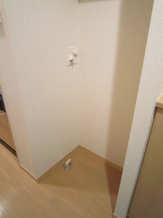 物件内観写真11　(洗濯機置場)