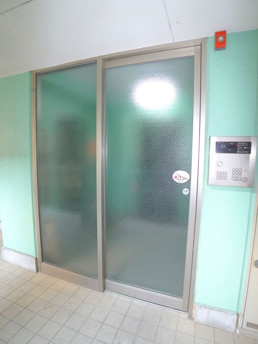 物件外観写真4　(エントランス部分)