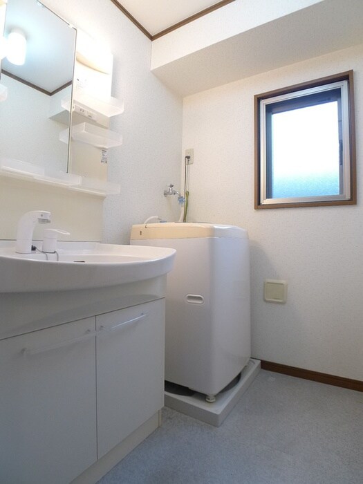 物件内観写真17　(洗濯機置場)