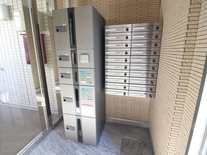 物件外観写真5　(エントランス部分)