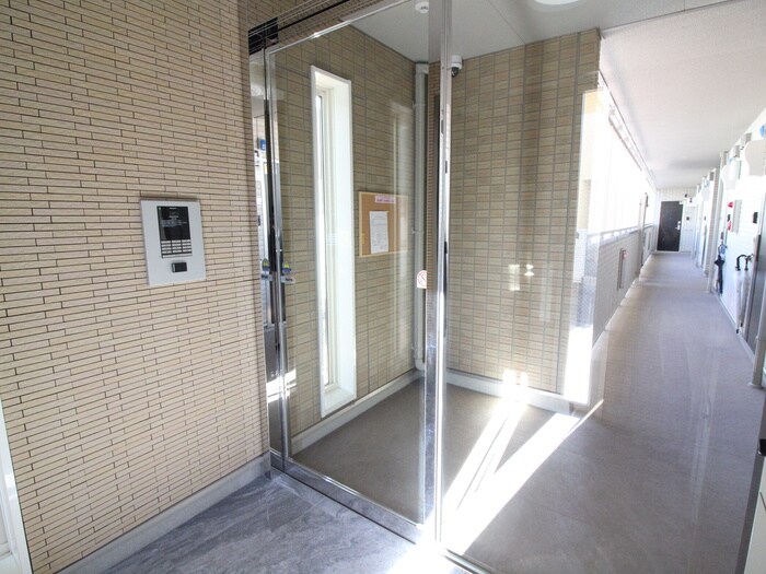 物件外観写真6　(エントランス部分)