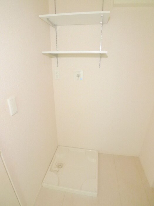 物件内観写真15　(洗濯機置場)