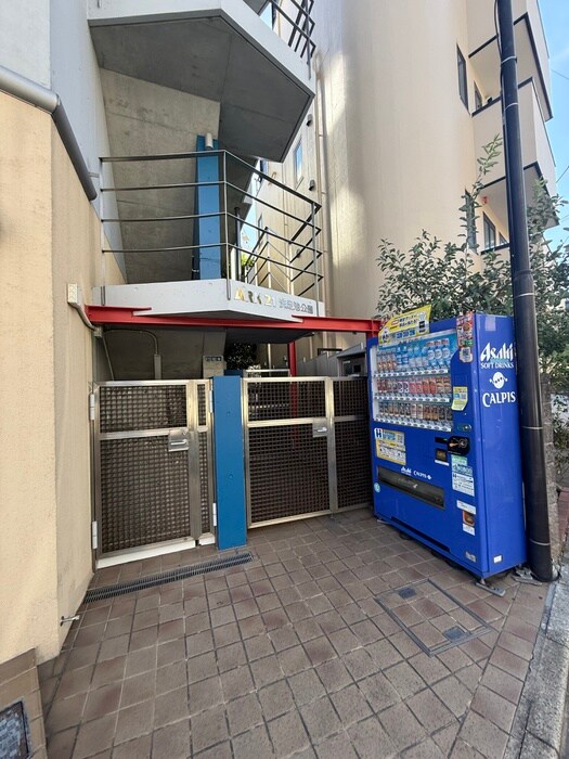 物件外観写真3　(エントランス部分)