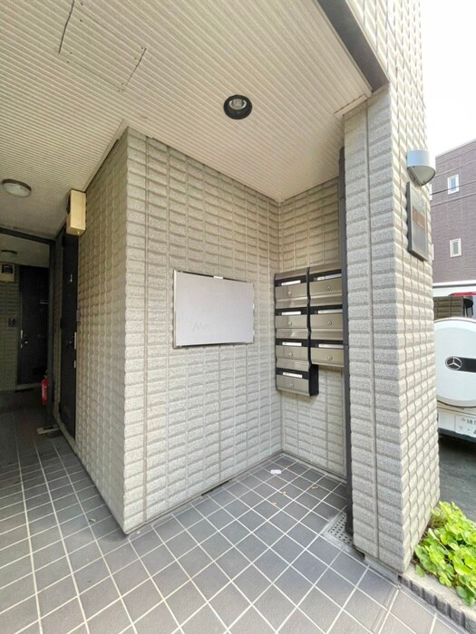 物件外観写真6　(エントランス部分)