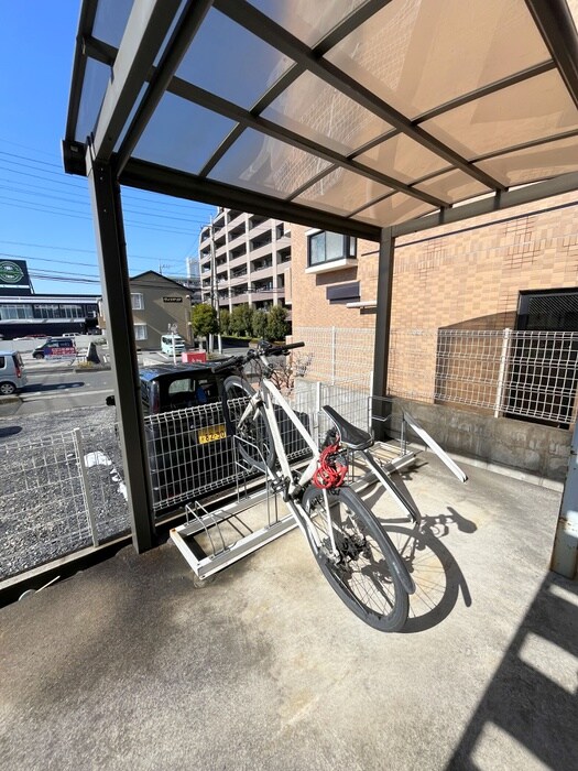 物件外観写真3　(駐輪場)