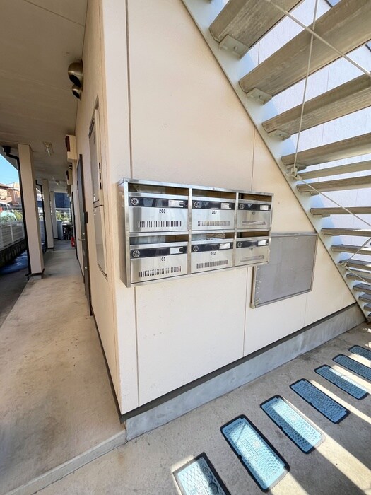 物件外観写真4　(バイク置き場)