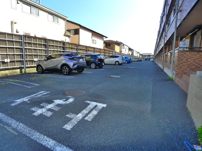 物件外観写真5　(駐車場)