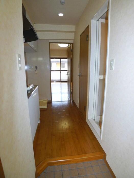 物件内観写真16　(廊下)