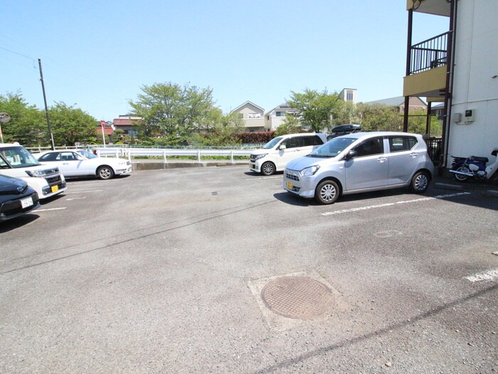 物件外観写真5　(駐車場)