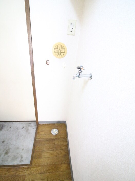 物件内観写真11　(洗濯機置場)