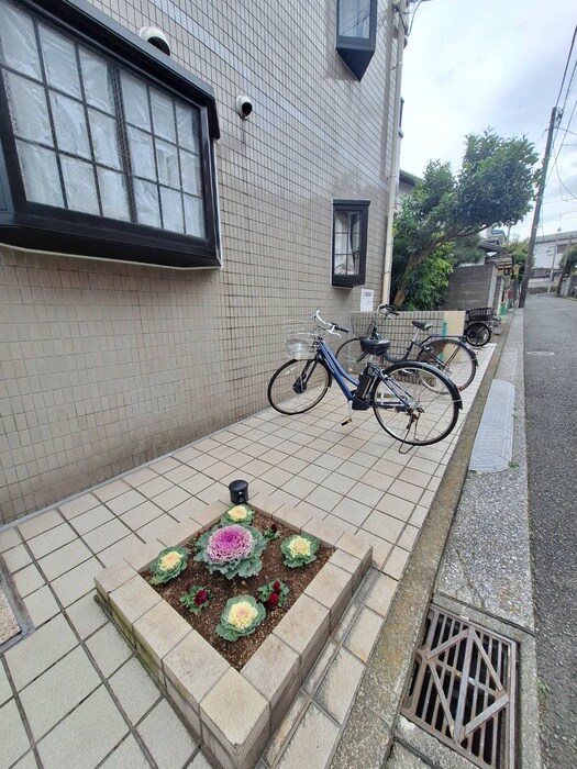 物件外観写真6　(駐輪場)