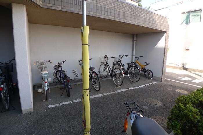 物件外観写真3　(駐輪場)