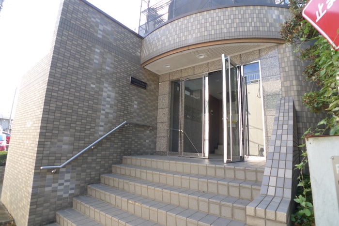 物件外観写真6　(エントランス部分)