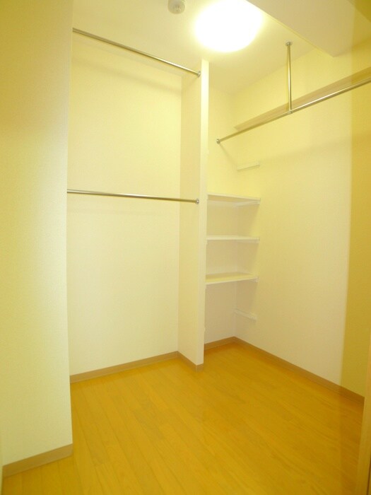 物件内観写真10　(収納)