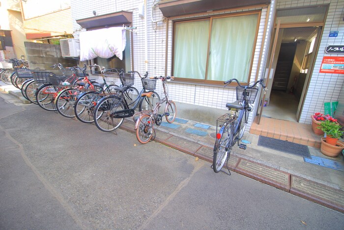 物件外観写真5　(エントランス部分)