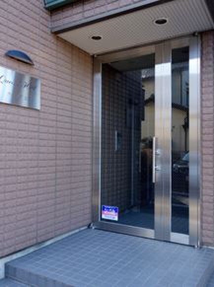 物件外観写真2　(エントランス部分)