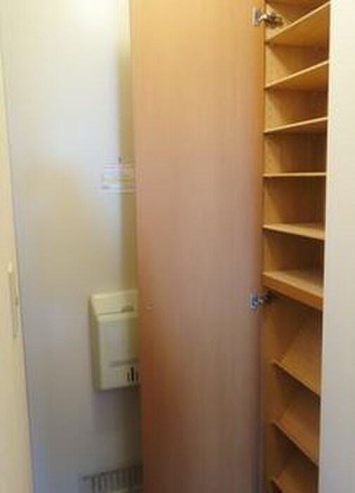 物件内観写真6　(玄関)