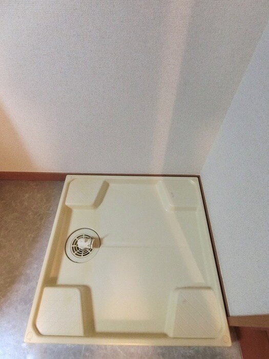 物件内観写真10　(洗濯機置場)